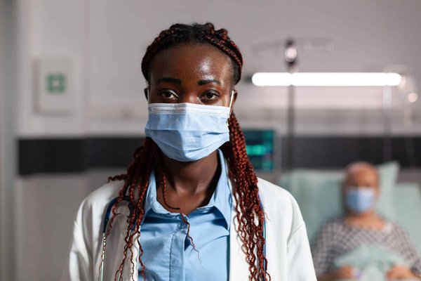 Come preparare un intervento chirurgico su animali esotici in una clinica veterinaria urbana?