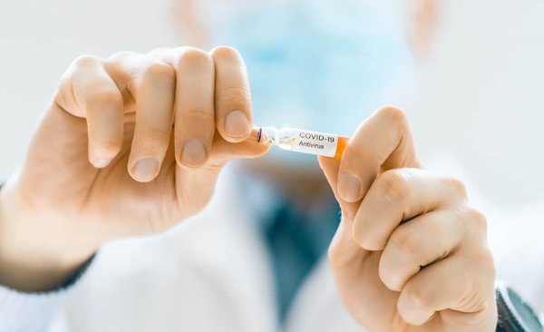 Come posso prevenire e gestire la formazione di nodi nel pelo di un gatto Angora Turco?