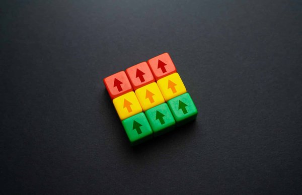 Quali sono le migliori tecniche per abbinare borse e scarpe in texture diverse?